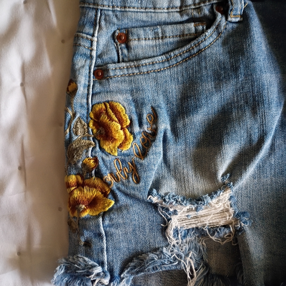 VANILLA STAR Jean Shorts - Picture 3 of 8